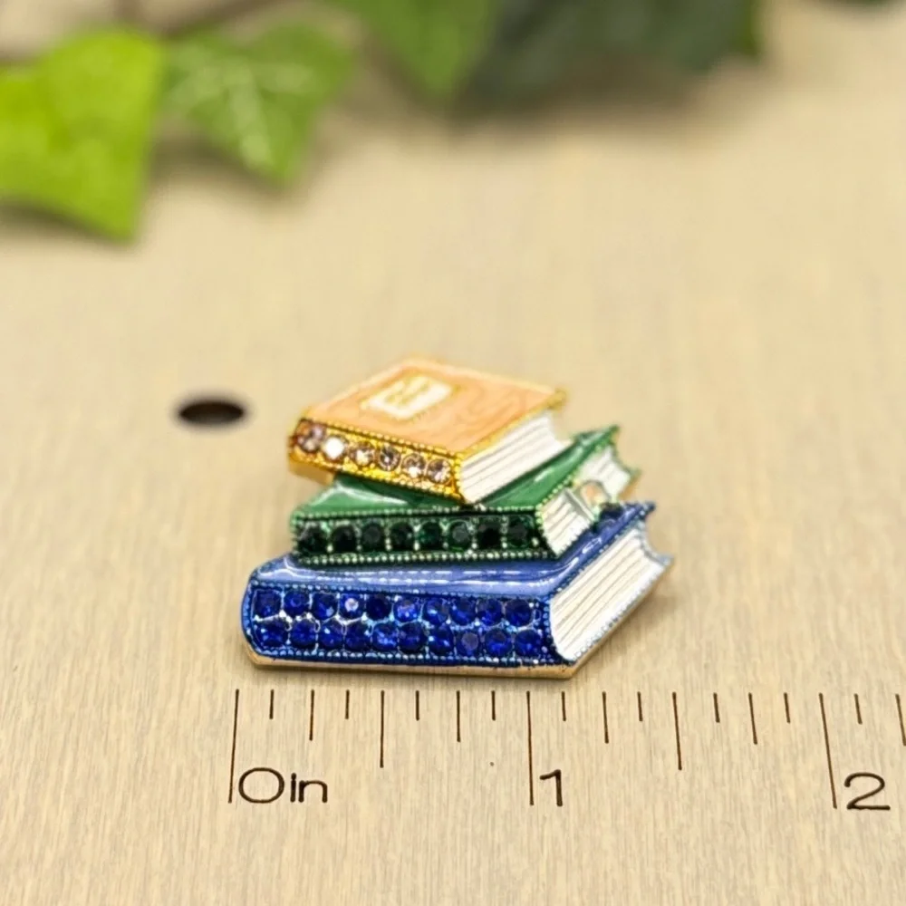 🌻 3/$25 Colorful Book Stack Brooch - Picture 3 of 7